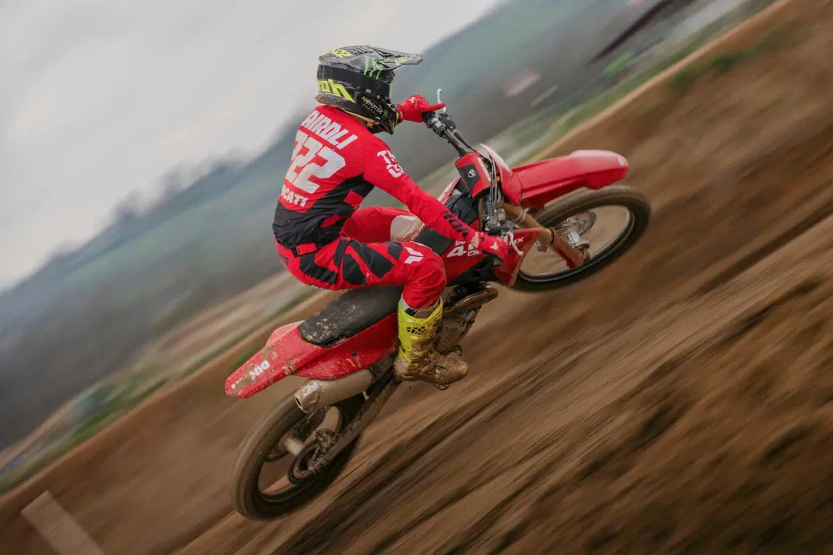Desmo450 MX, momento storico: inizia la produzione della prima Ducati da motocross [GALLERY] (3)