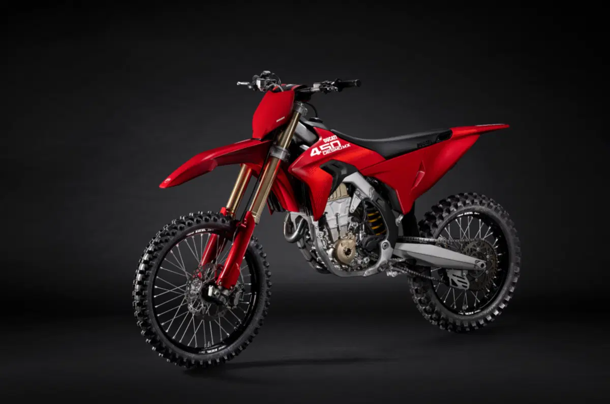 Desmo450 MX, momento storico: inizia la produzione della prima Ducati da motocross [GALLERY] (4)