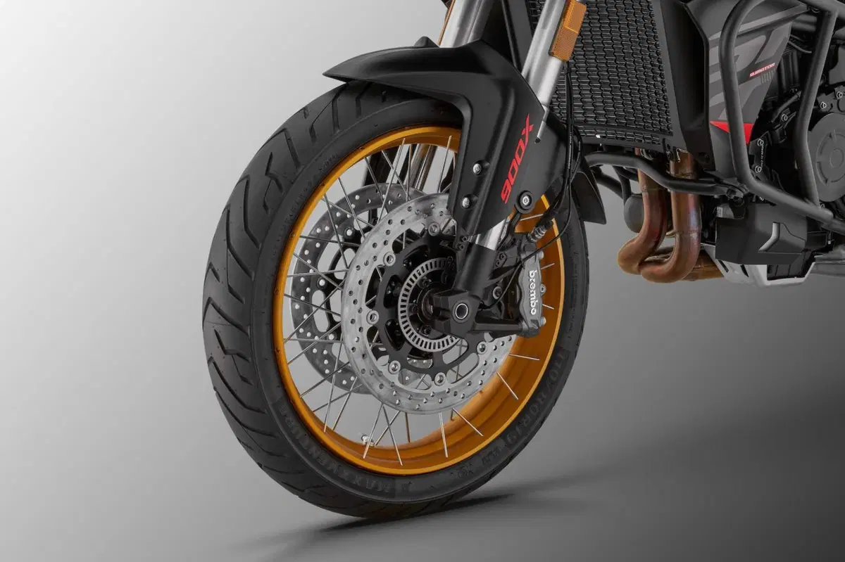QJMOTOR SRT 900SX: esplorare in grande (6)