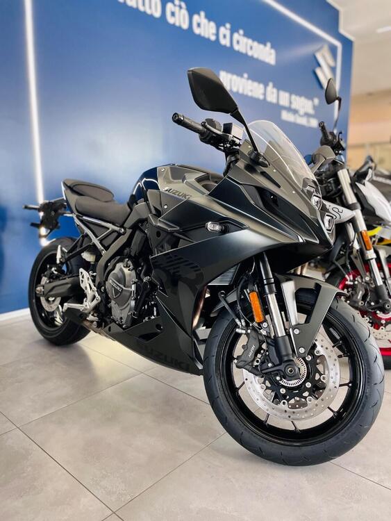 Suzuki GSX-8R (2024 - 25)