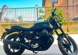 Moto Guzzi V7 Stone (2021 - 24) usata