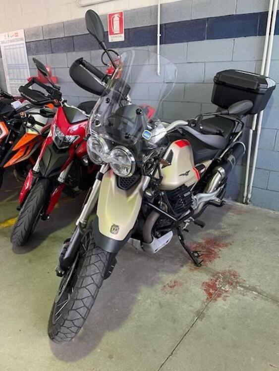 Moto Guzzi V85 TT Travel (2021 - 23) (2)