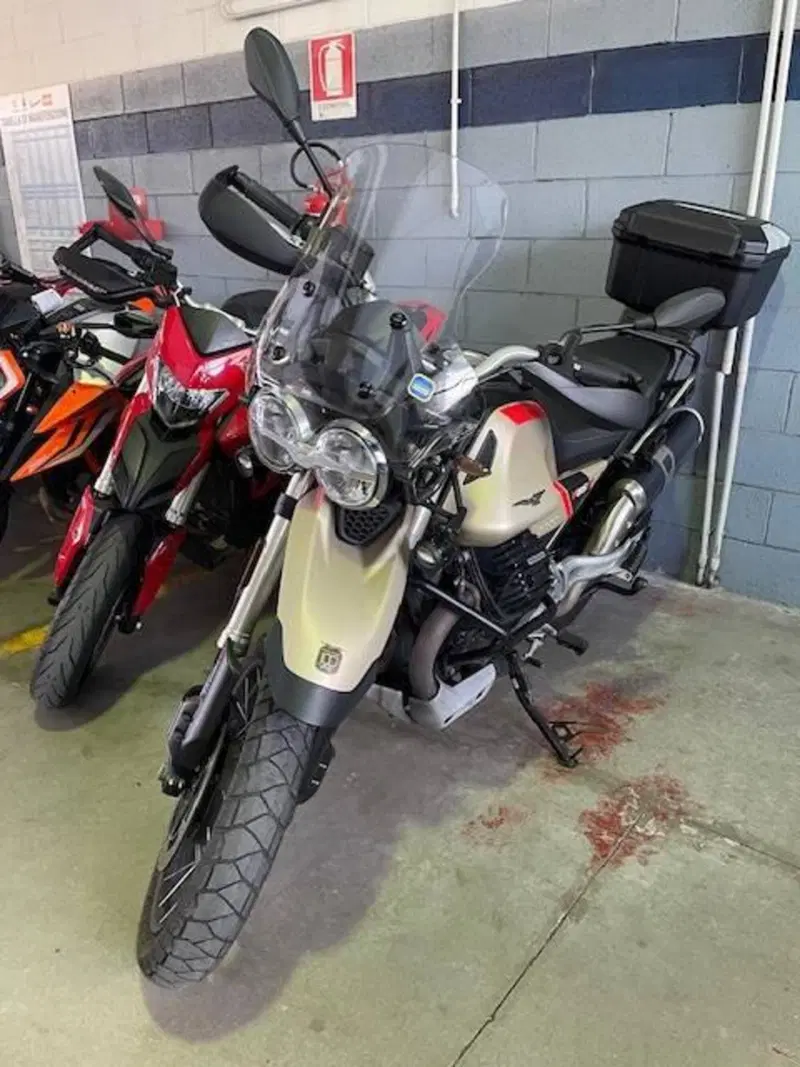 Moto Guzzi V85 TT Travel (2021 - 23) (2)