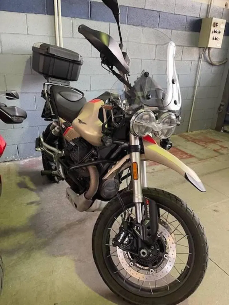 Moto Guzzi V85 TT Travel (2021 - 23)