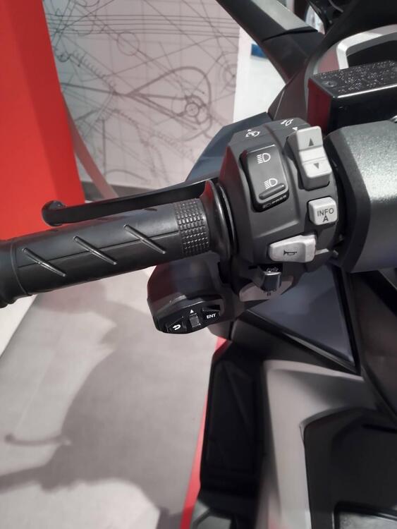 Honda Forza 350 Deluxe (2022 - 24) (5)