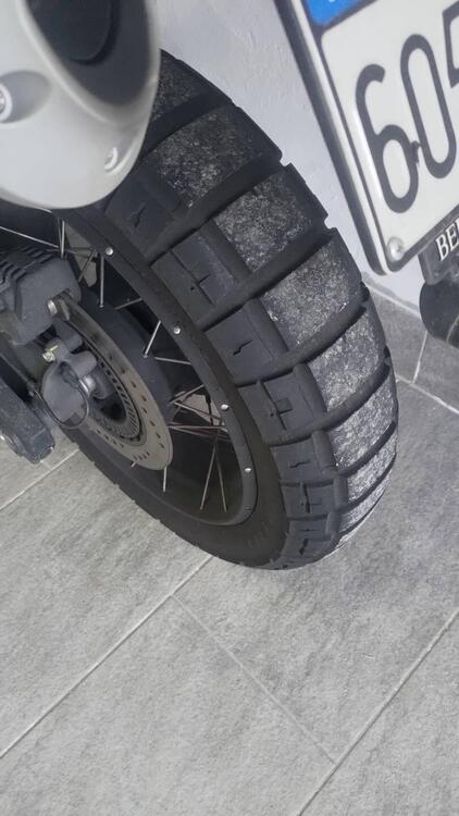Moto Guzzi V85 TT Travel (2021 - 23) (2)