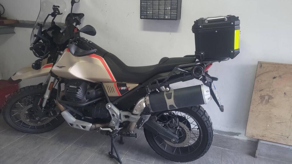 Moto Guzzi V85 TT Travel (2021 - 23) (3)