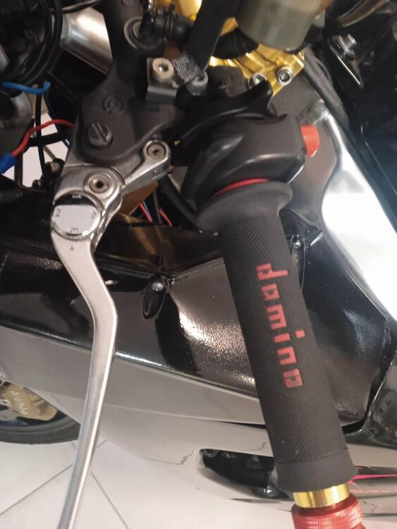 Aprilia RSV 1000 (2000 - 01) (2)