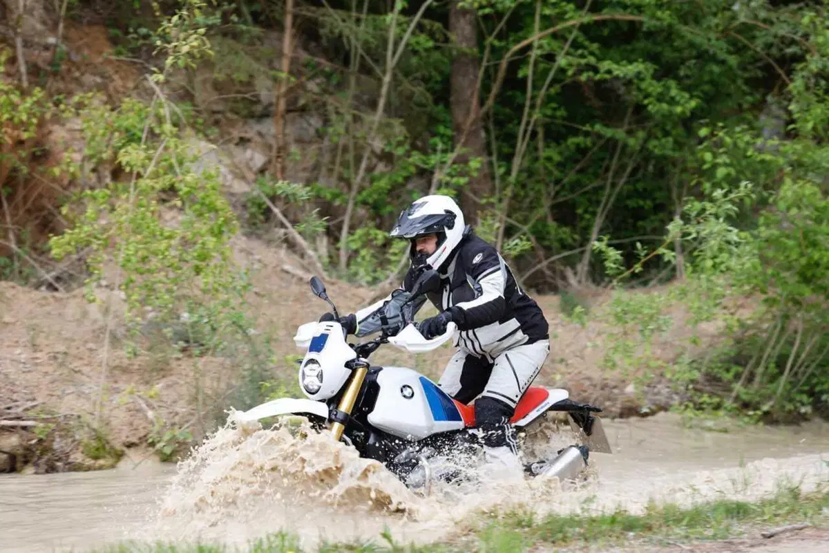 Allora, la BMW R12 G/S è una bomba o un fake? Ecco il nostro TEST [VIDEO] (3)