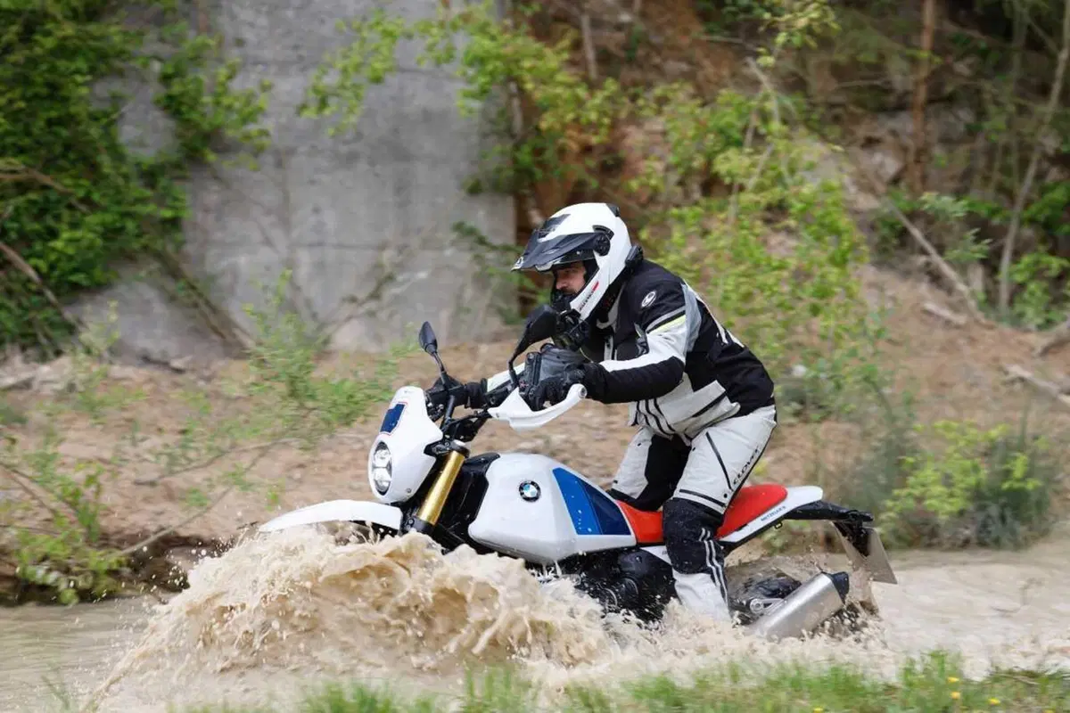 Allora, la BMW R12 G/S è una bomba o un fake? Ecco il nostro TEST [VIDEO] (8)