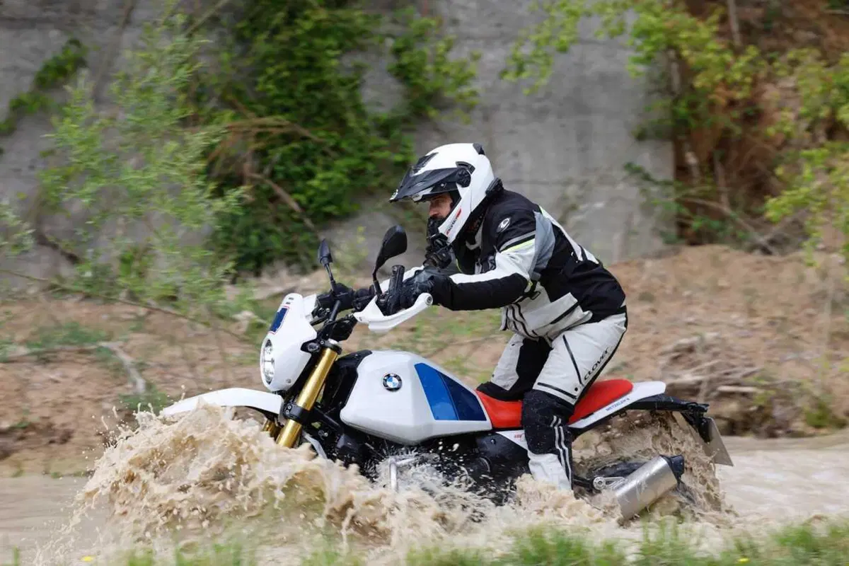 Allora, la BMW R12 G/S è una bomba o un fake? Ecco il nostro TEST [VIDEO] (9)