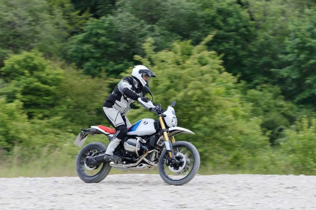 Allora, la BMW R12 G/S è una bomba o un fake? Ecco il nostro TEST [VIDEO] (16)