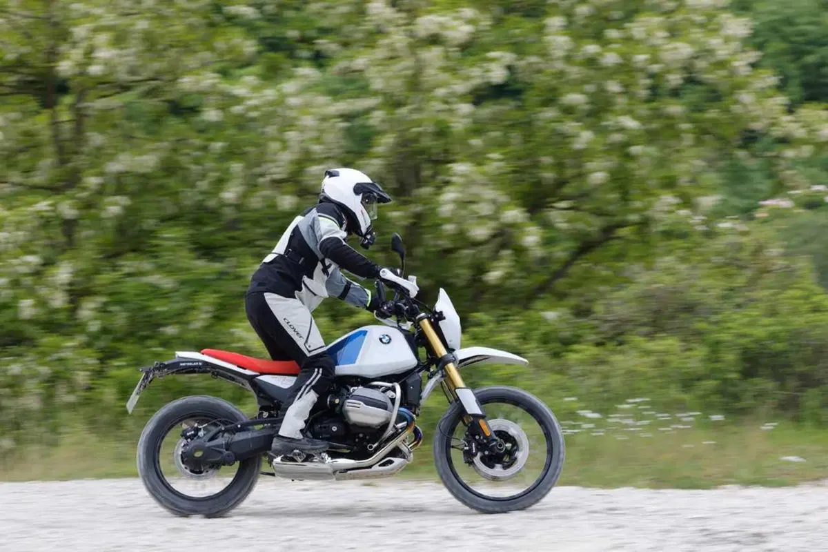 Allora, la BMW R12 G/S è una bomba o un fake? Ecco il nostro TEST [VIDEO] (17)