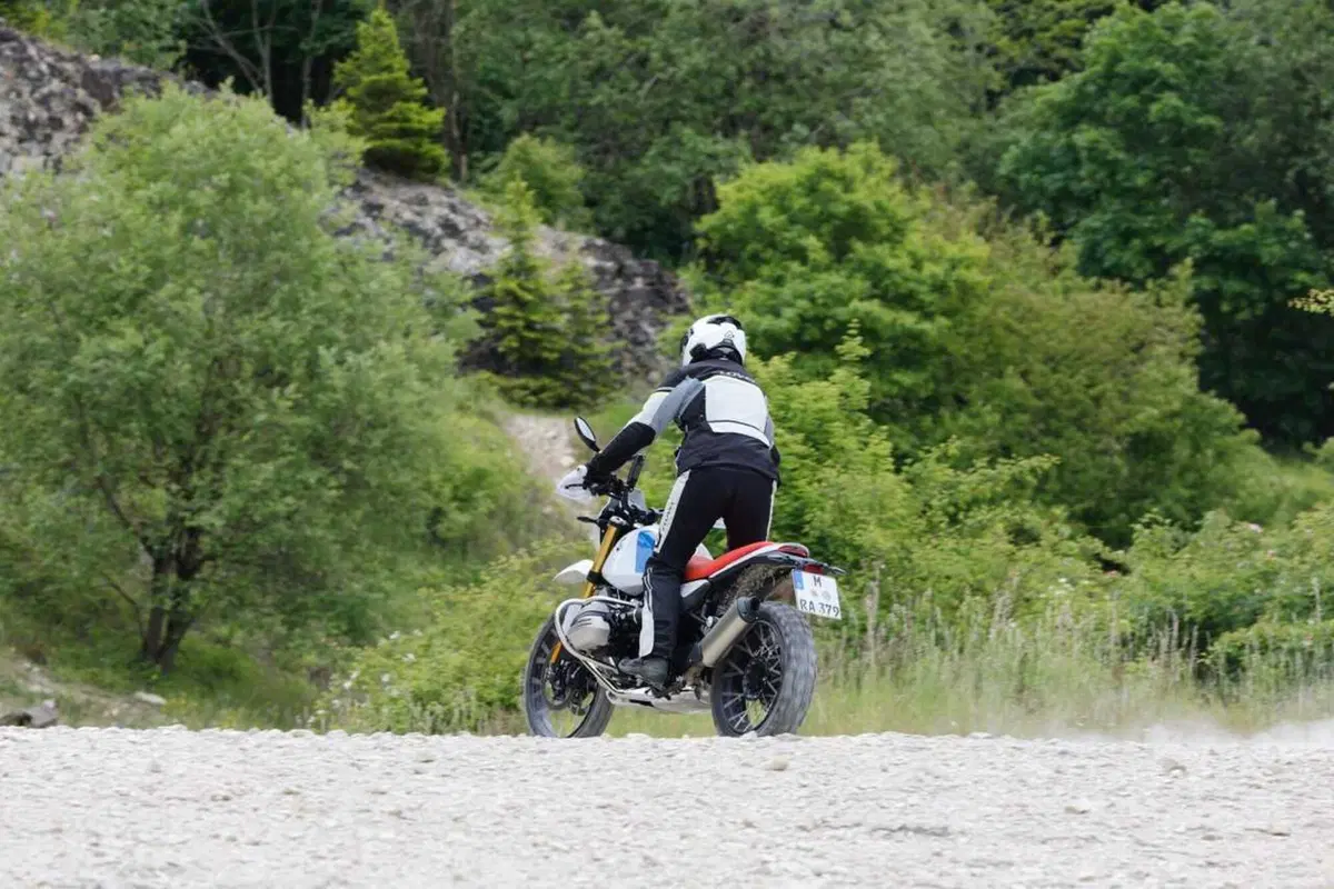 Allora, la BMW R12 G/S è una bomba o un fake? Ecco il nostro TEST [VIDEO] (25)