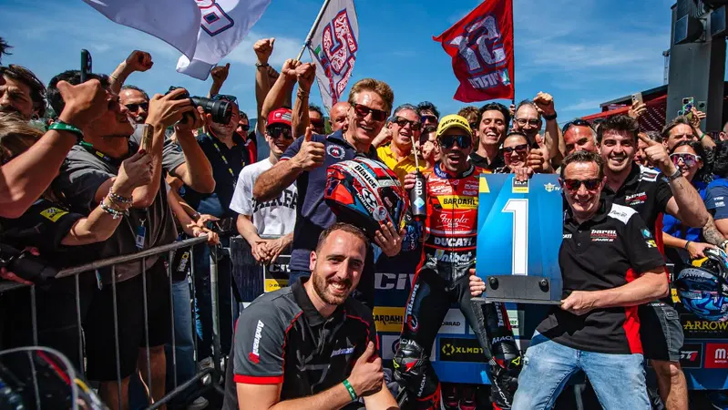 Dunlop CIV 2025, Mugello. Pirro e Delbianco come Lorenzo e Marquez: si decide tutto all'ultimo giro [VIDEO]