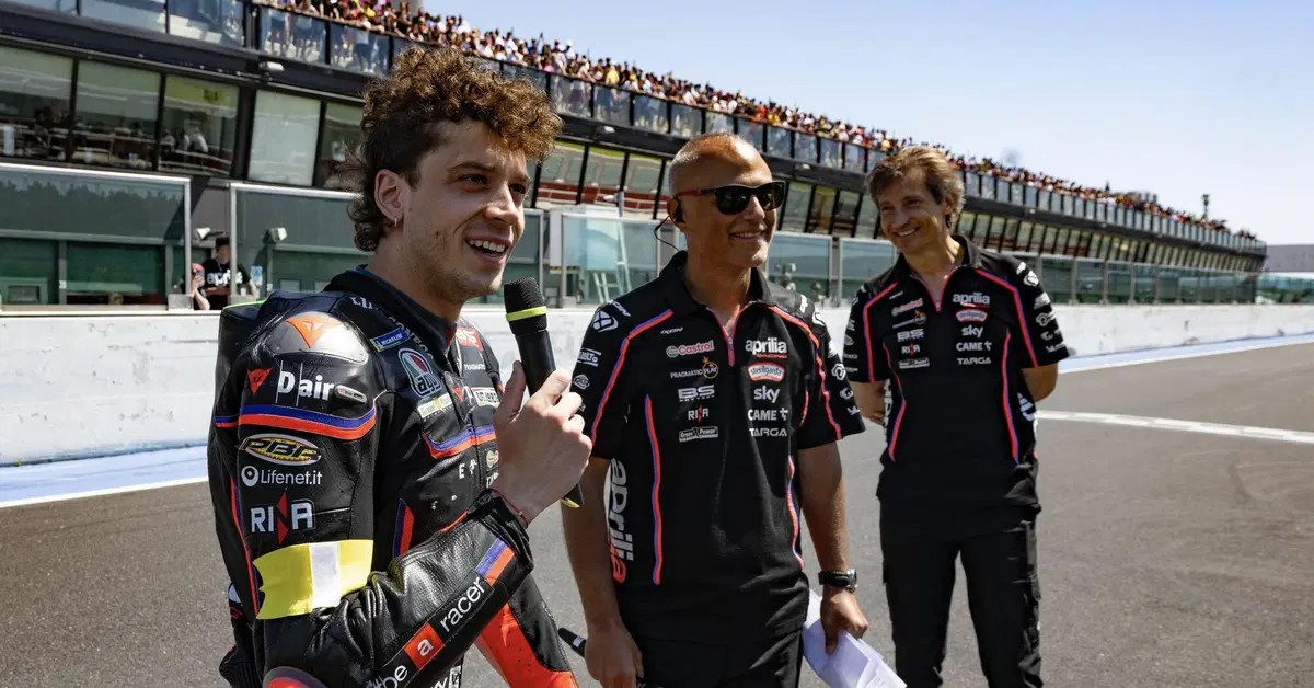 MotoGP 2025. Grande festa Aprilia a Misano, migliaia di appassionati, vince Marco Bezzecchi [VIDEO]