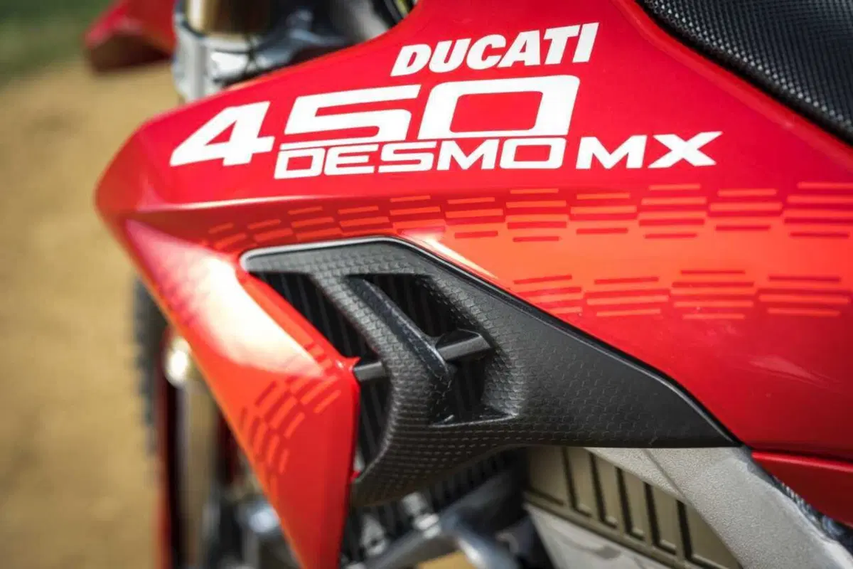La Ducati Desmo450 MX (4)