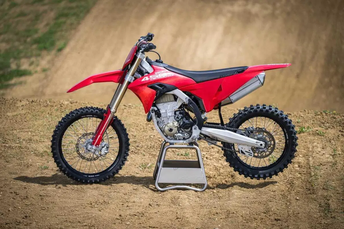 La Ducati Desmo450 MX (16)