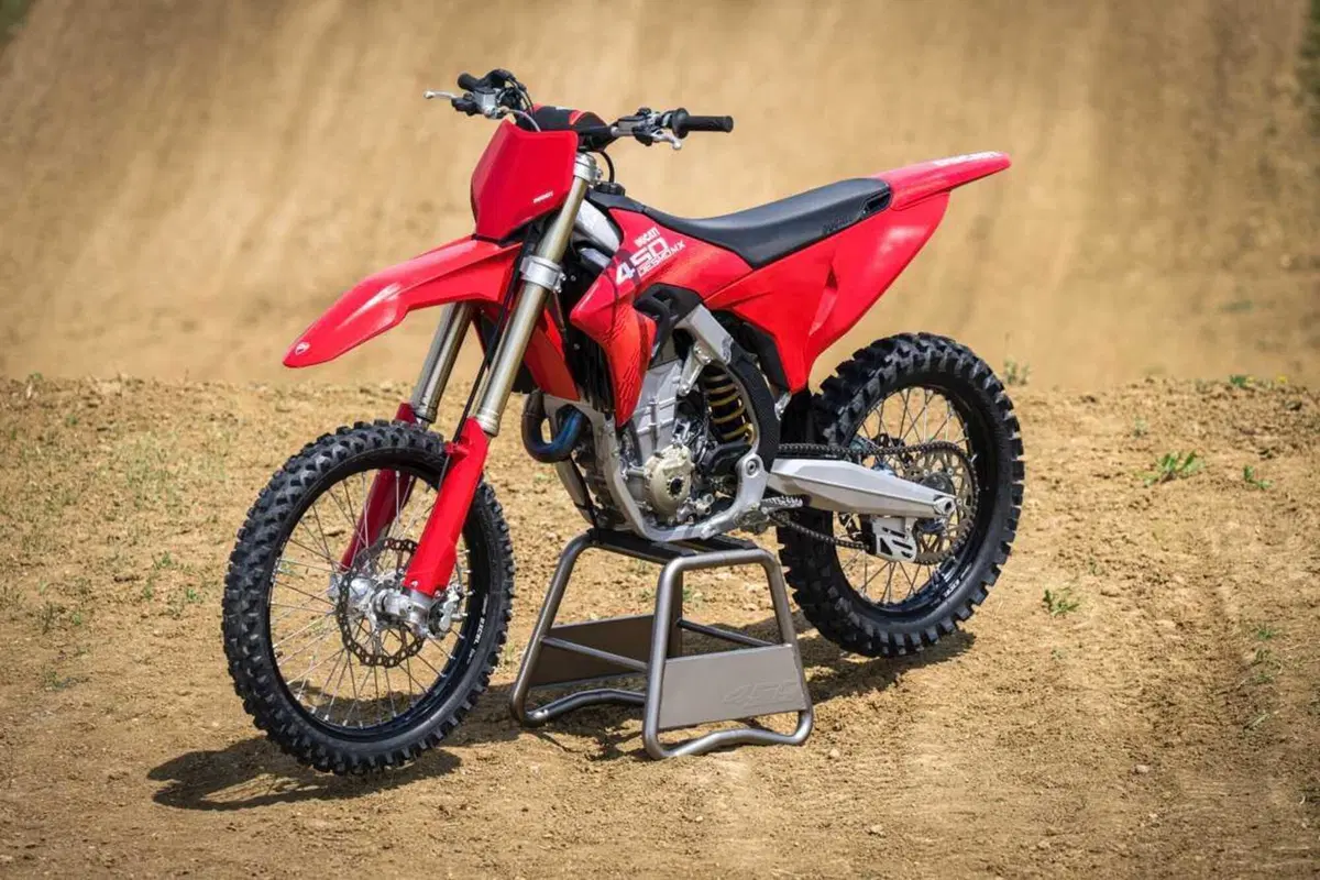 La Ducati Desmo450 MX (17)