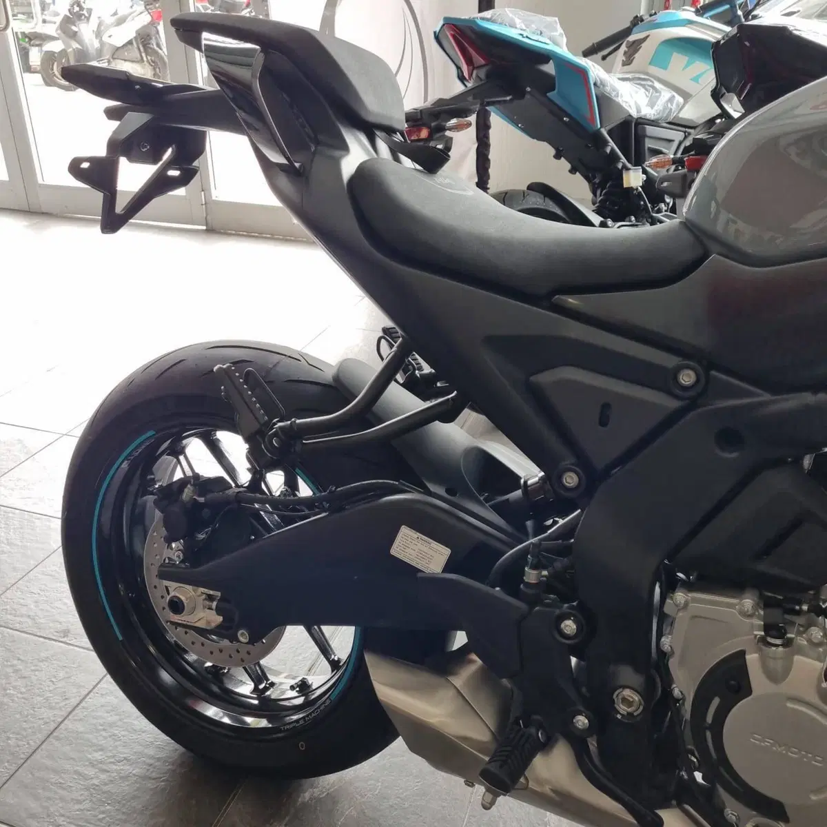 CFMOTO 675NK (2025 - 26) (4)