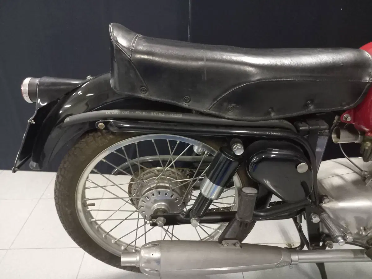 Gilera 175 SPORT (8)