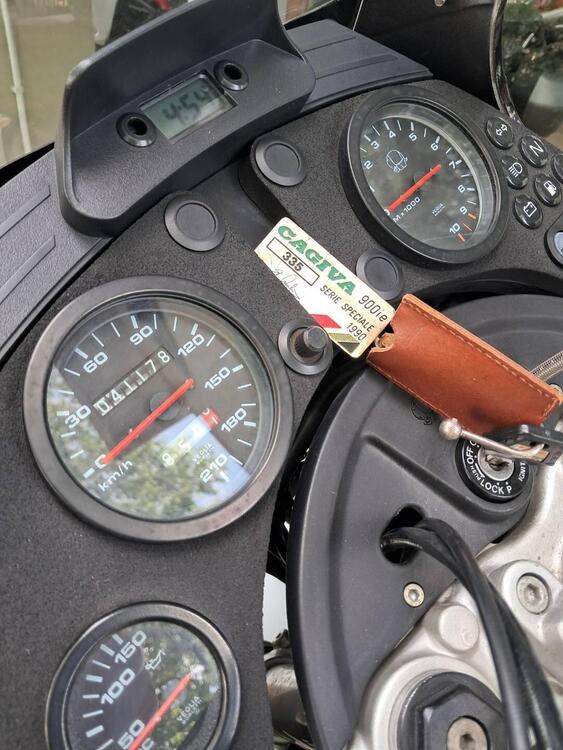 Cagiva Elefant 900 I.E. Lucky Explorer (3)