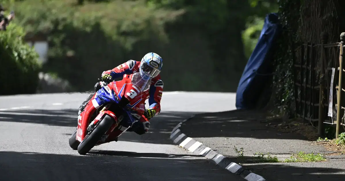 Tourist Trophy 2025: Dean Harrison torna alla vittoria nella Superstock