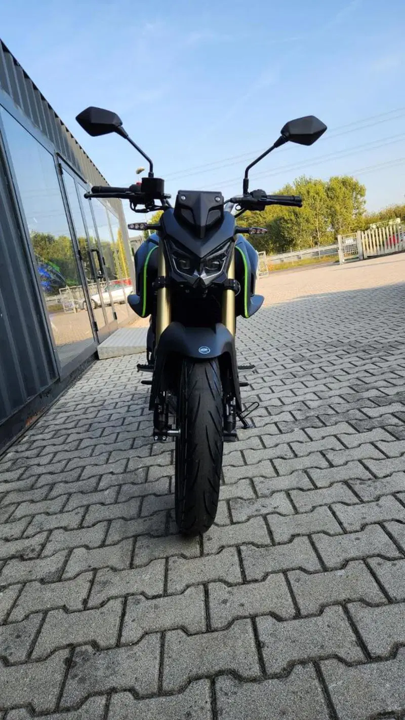 QJ Motor SRK 125 S (2025 - 26) (5)