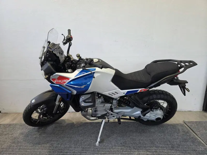 Moto Guzzi Stelvio Duecento Tributo (2025 - 26) (2)