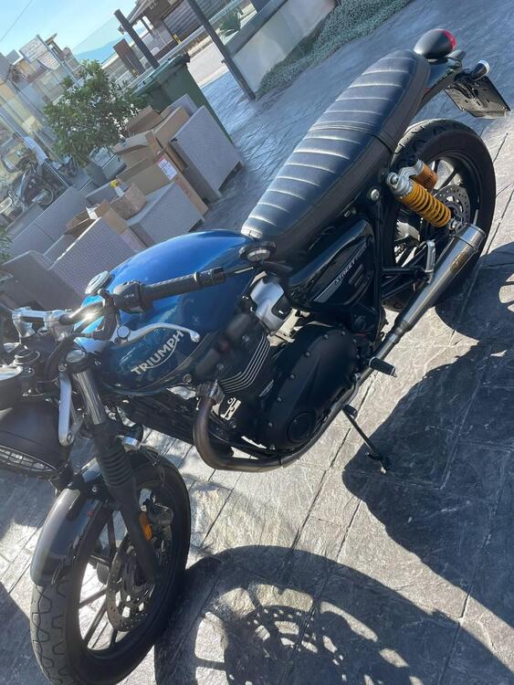 Triumph Street Twin 900 (2021 - 22) (3)