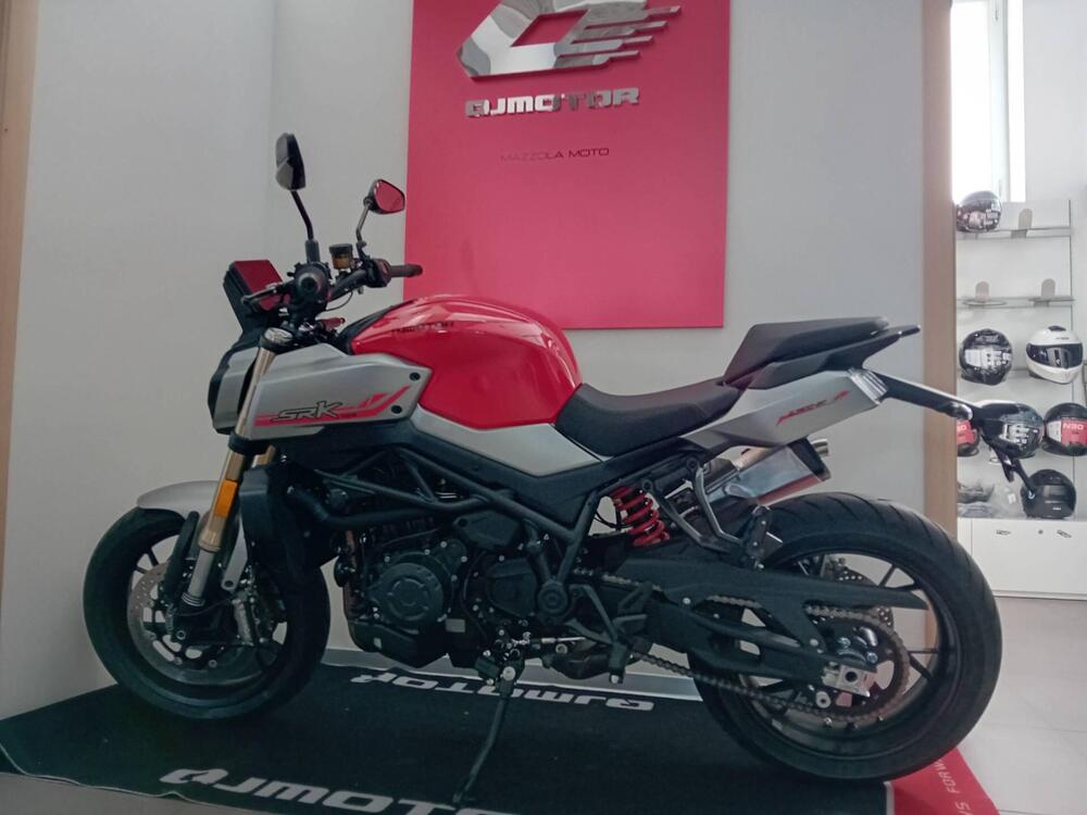 QJ Motor SRK 900 (2025) (2)