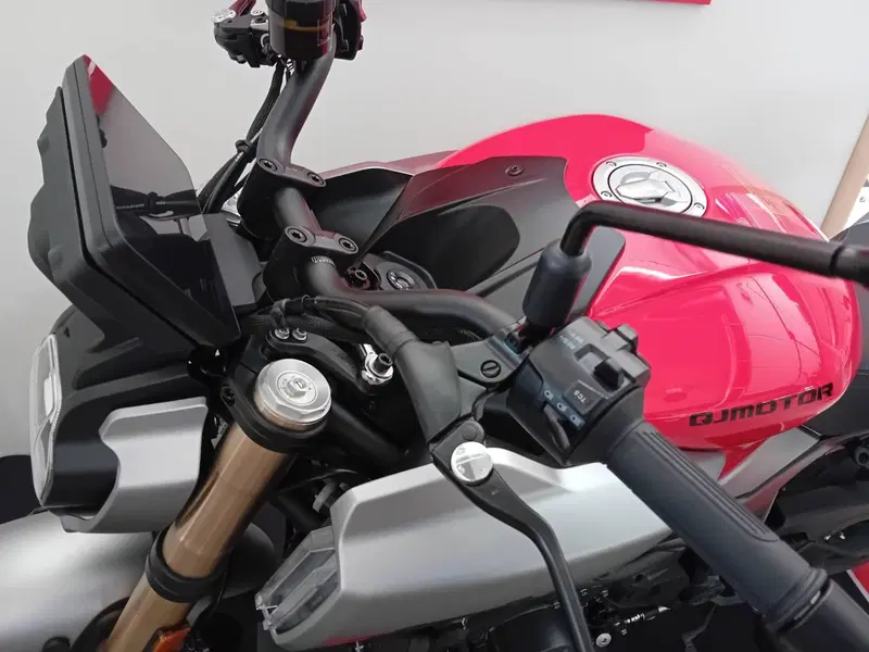QJ Motor SRK 900 (2025 - 26) (7)