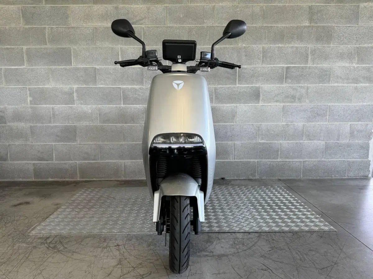 Yadea G5S (2022 - 26) (2)