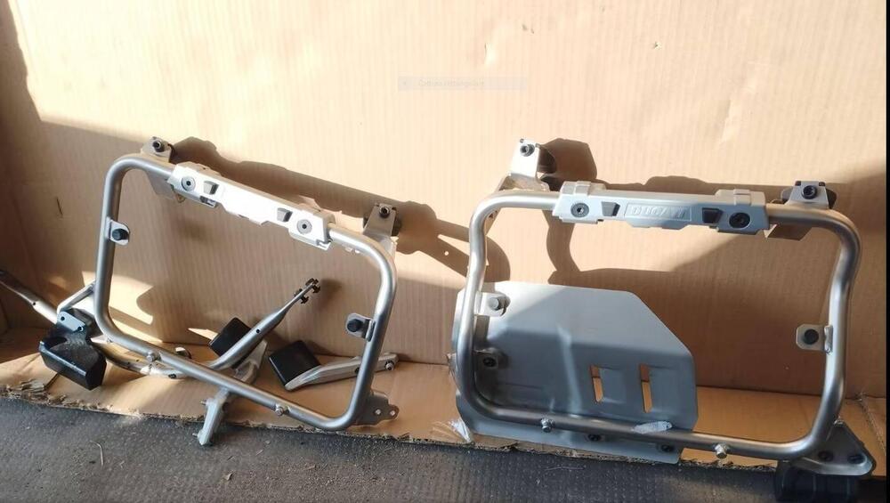 Valigie laterali Ducati Multistrada V4 + Bauletto (3)
