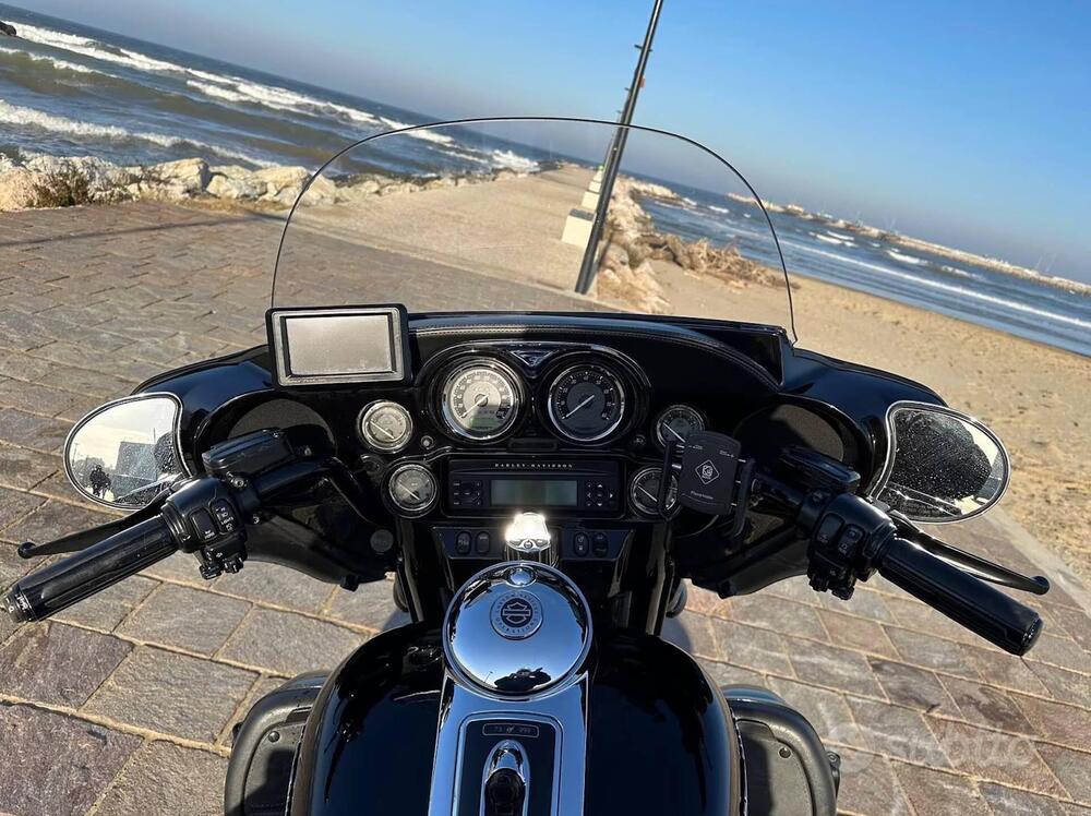 Harley-Davidson 1800 Electra Glide Ultra Classic (2009 - 11) - FLHTCUSE (2)