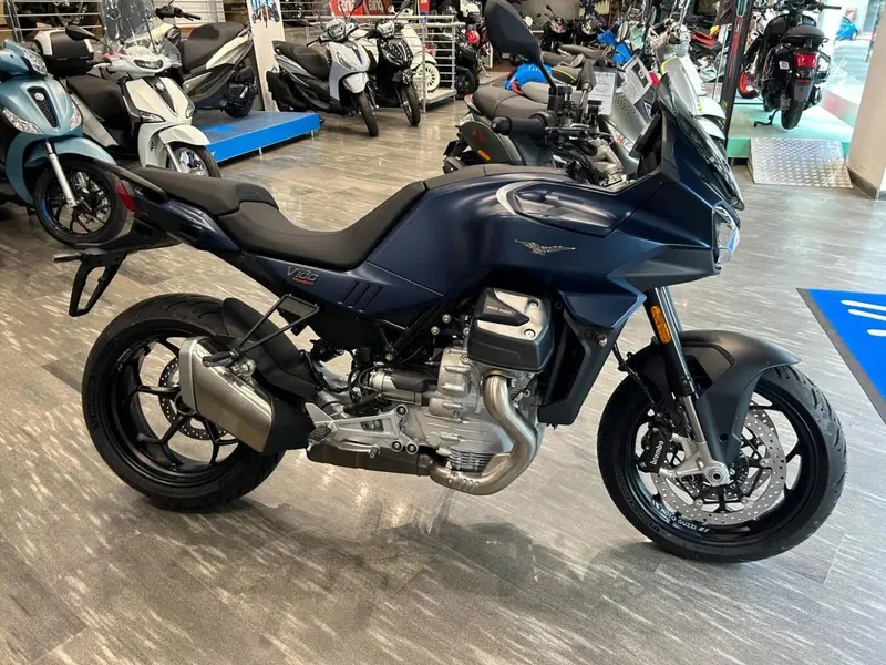 Moto Guzzi V100 Mandello (2025 - 26) (4)