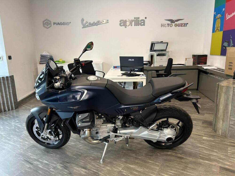 Moto Guzzi V100 Mandello (2025)