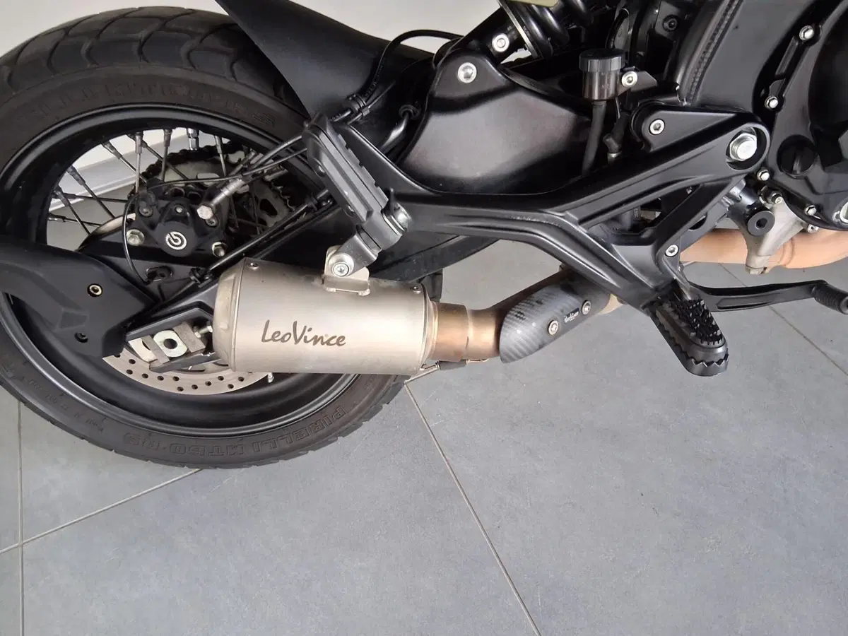 Moto Morini SEIEMMEZZO SCR (2022 - 26) (4)