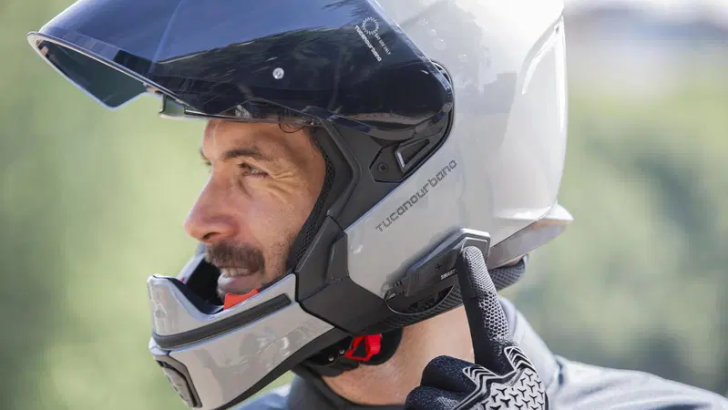 Hyperlink: il primo casco integrale (ma con mentoniera removibile) firmato Tucano Urbano