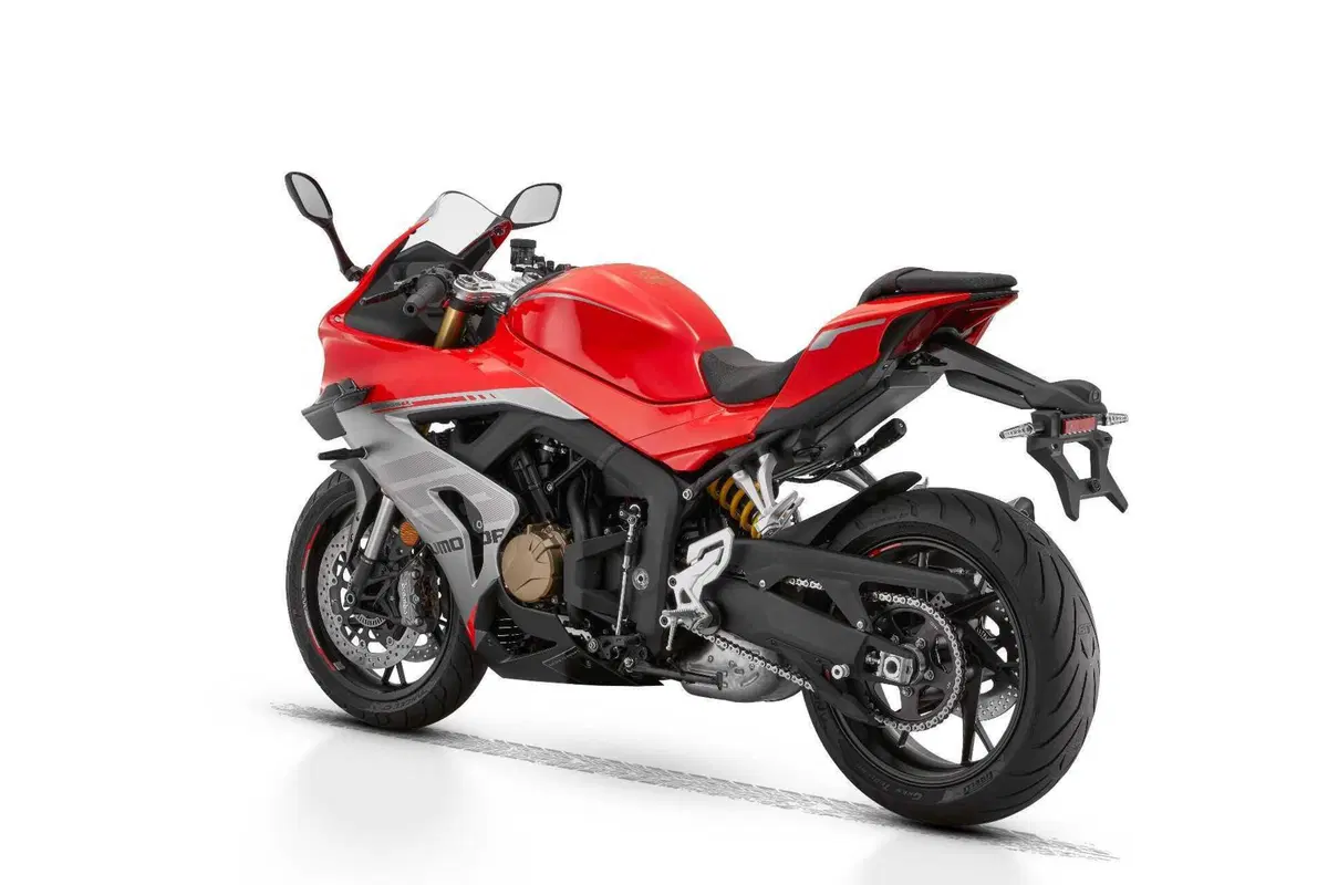 SRK800RR: la sportiva di QJ Motor si rinnova