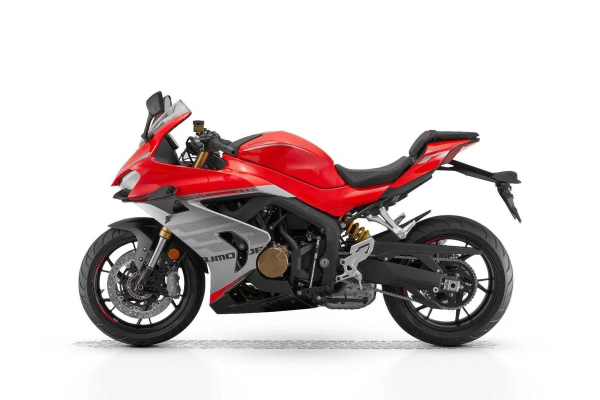 SRK800RR: la sportiva di QJ Motor si rinnova (3)