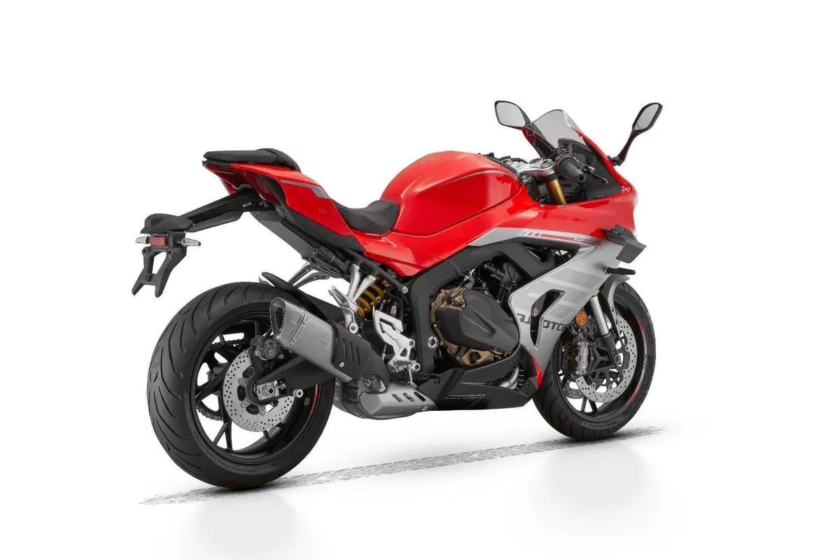 SRK800RR: la sportiva di QJ Motor si rinnova (5)