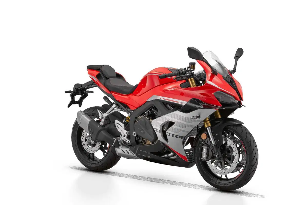 SRK800RR: la sportiva di QJ Motor si rinnova (6)