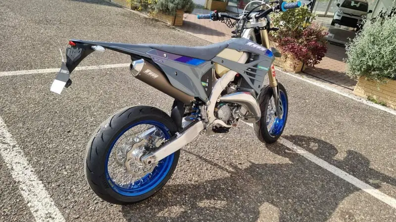 Tm Moto SMR 125 ES Fi 2T (2025) (4)