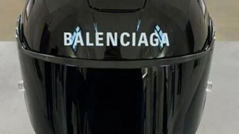 Un Alpinestars SuperTech R10 firmato Balenciaga! Quanto coster&agrave;?