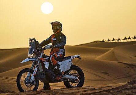 KTM 450 RALLY REPLICA 2026: la vera moto ufficiale per gli appassionati