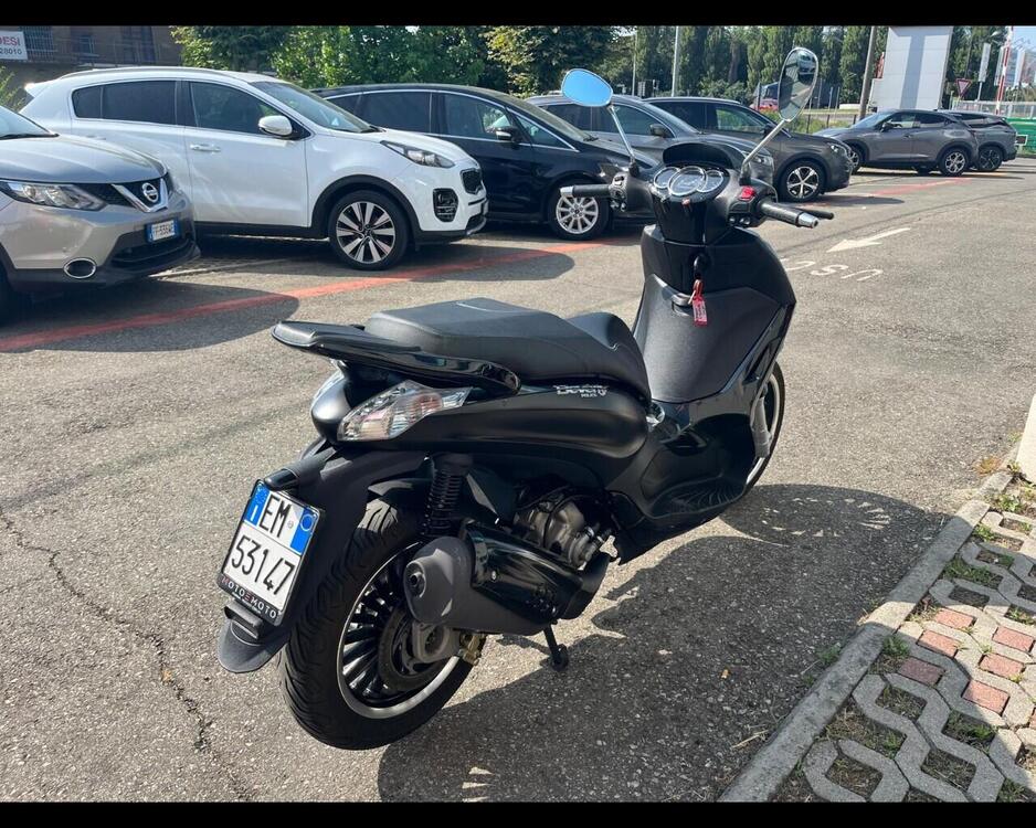 Piaggio Beverly 300 i.e. Police ABS-ASR (2017 - 20) (5)