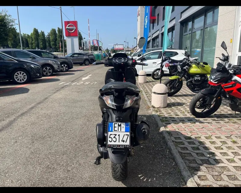 Piaggio Beverly 300 i.e. Police ABS-ASR (2017 - 20) (6)