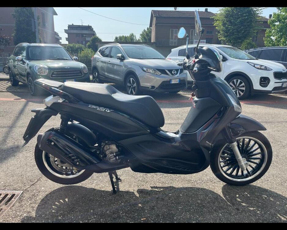 Piaggio Beverly 300 i.e. Police ABS-ASR (2017 - 20) (4)