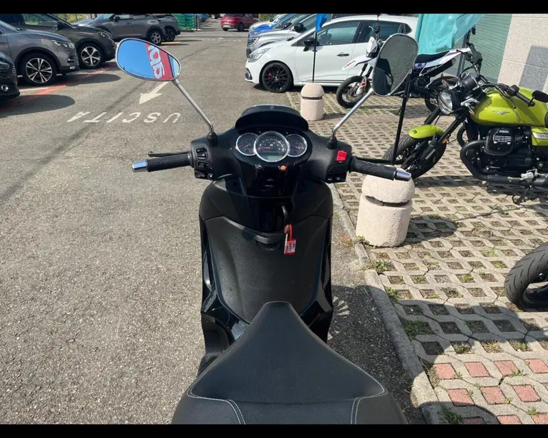Piaggio Beverly 300 i.e. Police ABS-ASR (2017 - 20) (13)